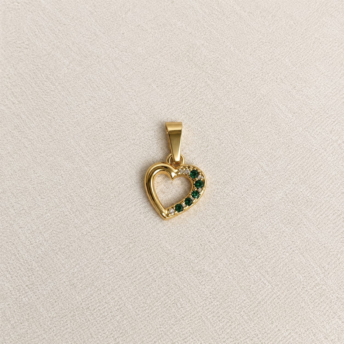 Dije Corazón Esmeraldas  en Oro Laminado 18K