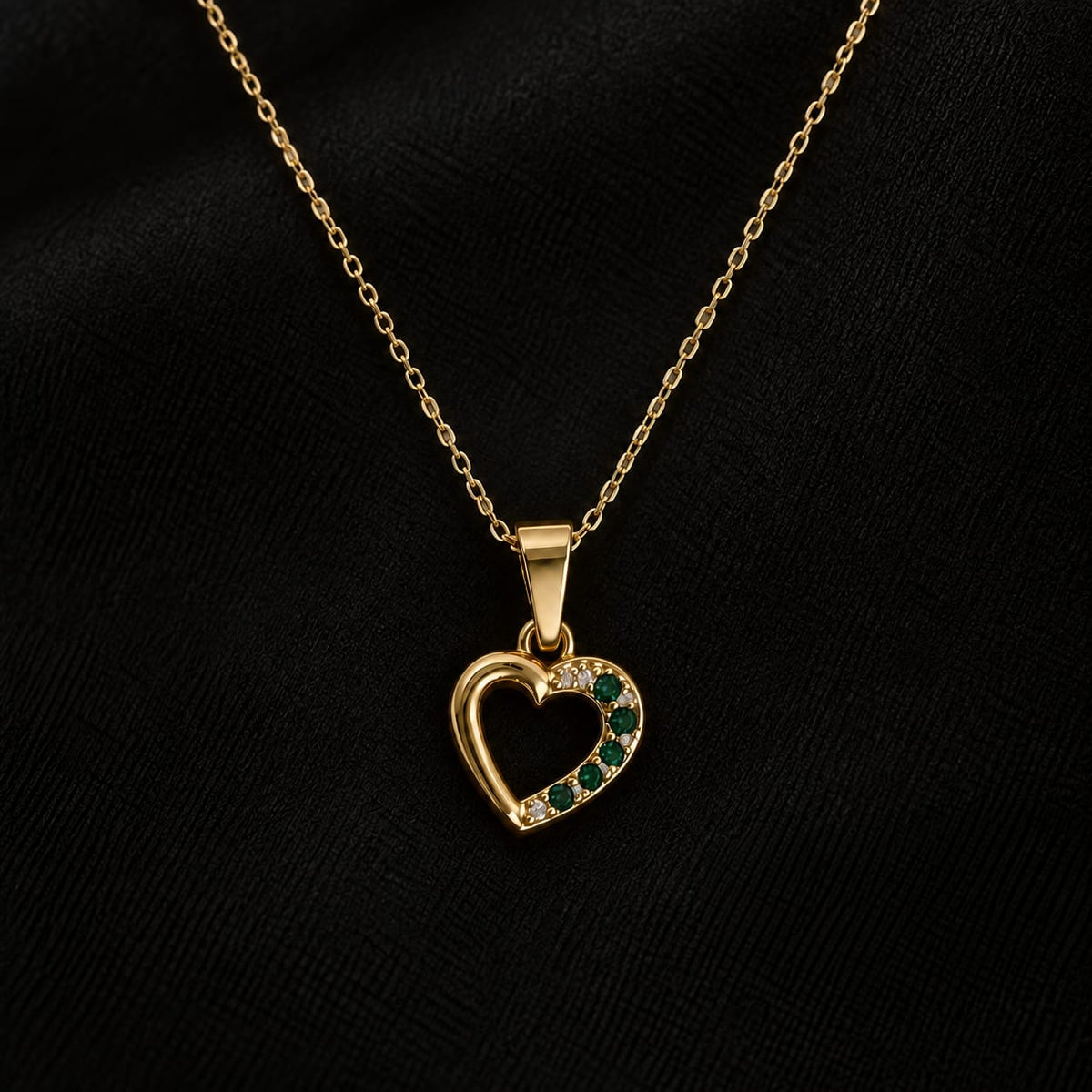 Dije Corazón Esmeraldas  en Oro Laminado 18K