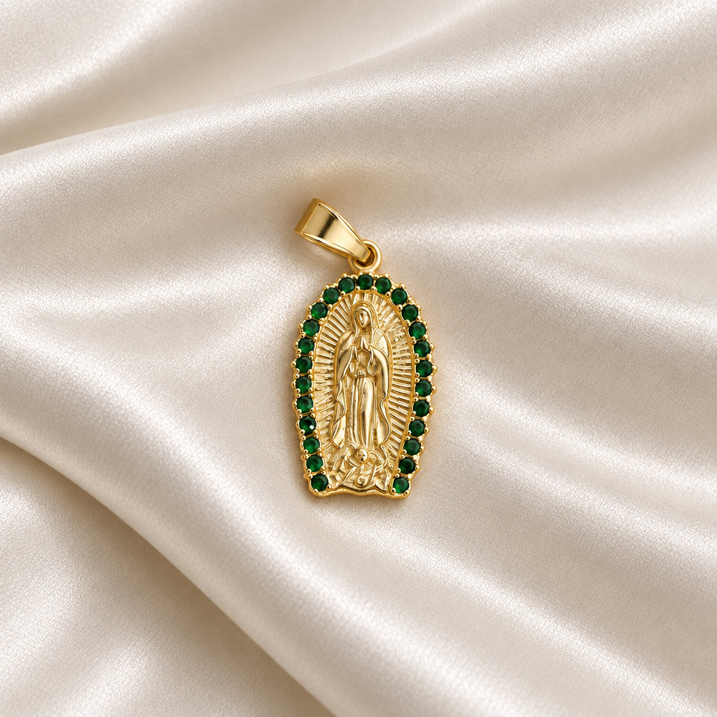 Dije Virgen con Esmeraldas en Oro Laminado 18K
