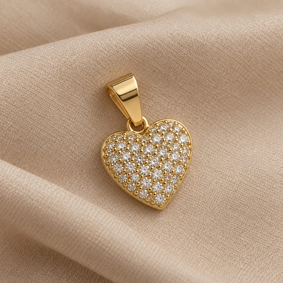 Dije Corazón Mujer en Oro Laminado 18K