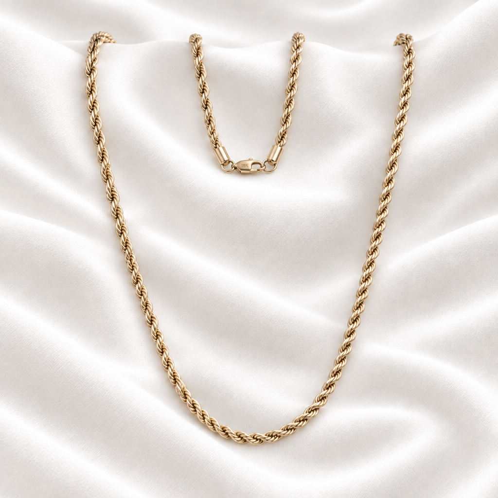 Cadena con dorado suave e inscripción 18K en el broche