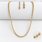 Cadena con fondo blanco, acercamiento y grabado 18K