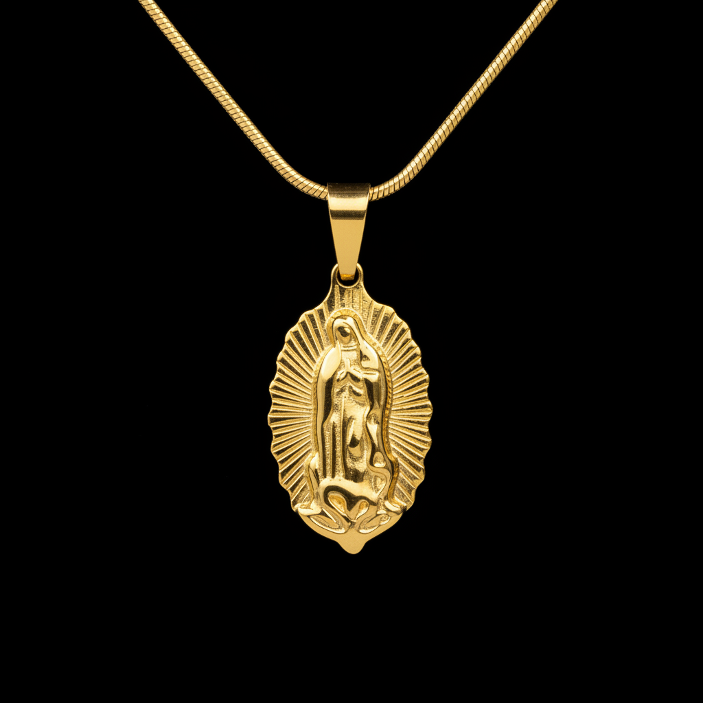 Dije Virgen con cadena delgada fondo negro