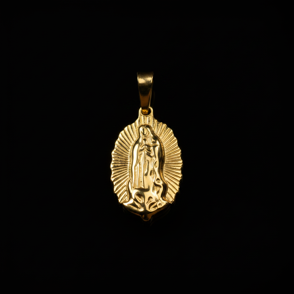Dije Virgen sobre fondo negro