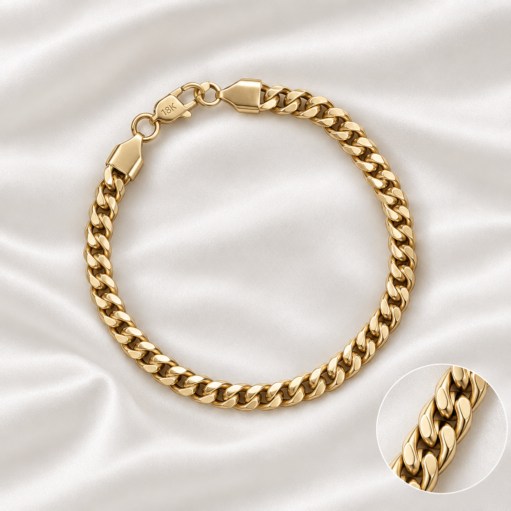 Pulsera sobre satén blanco con acercamiento y brillo natural